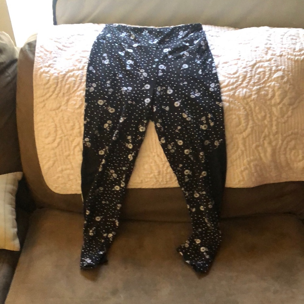 no boundaries black with white dots and flowers leggings